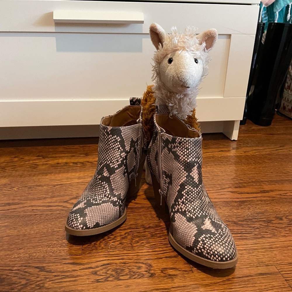 Snake Print Booties Universal Thread 7.5 - image 1